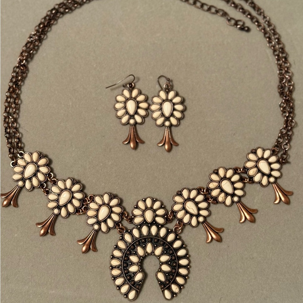 Elegant Cream and Gold Floral Necklace and Earring Set